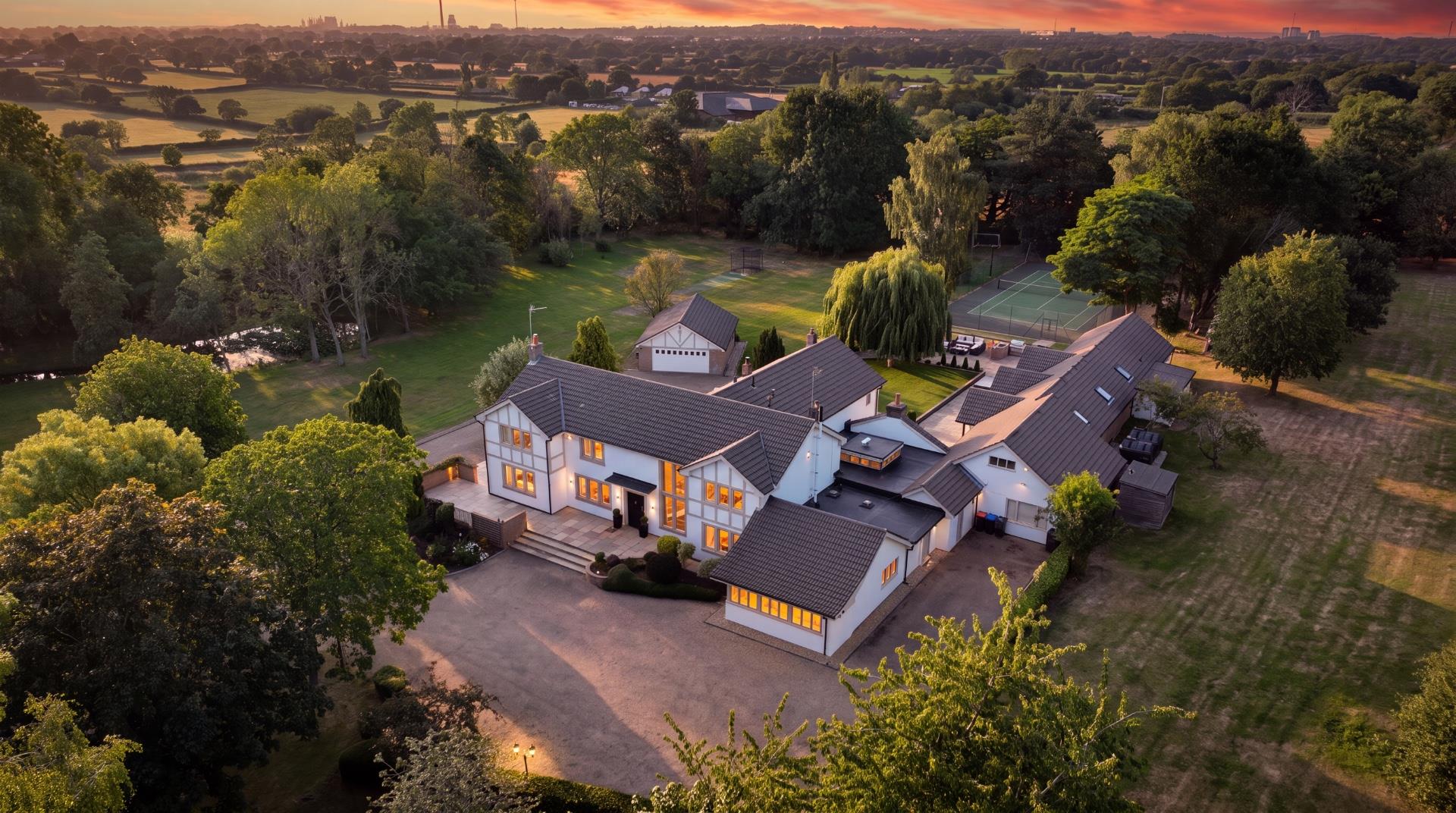 5 bedroom  Detached House for Sale in Dunham On The Hill